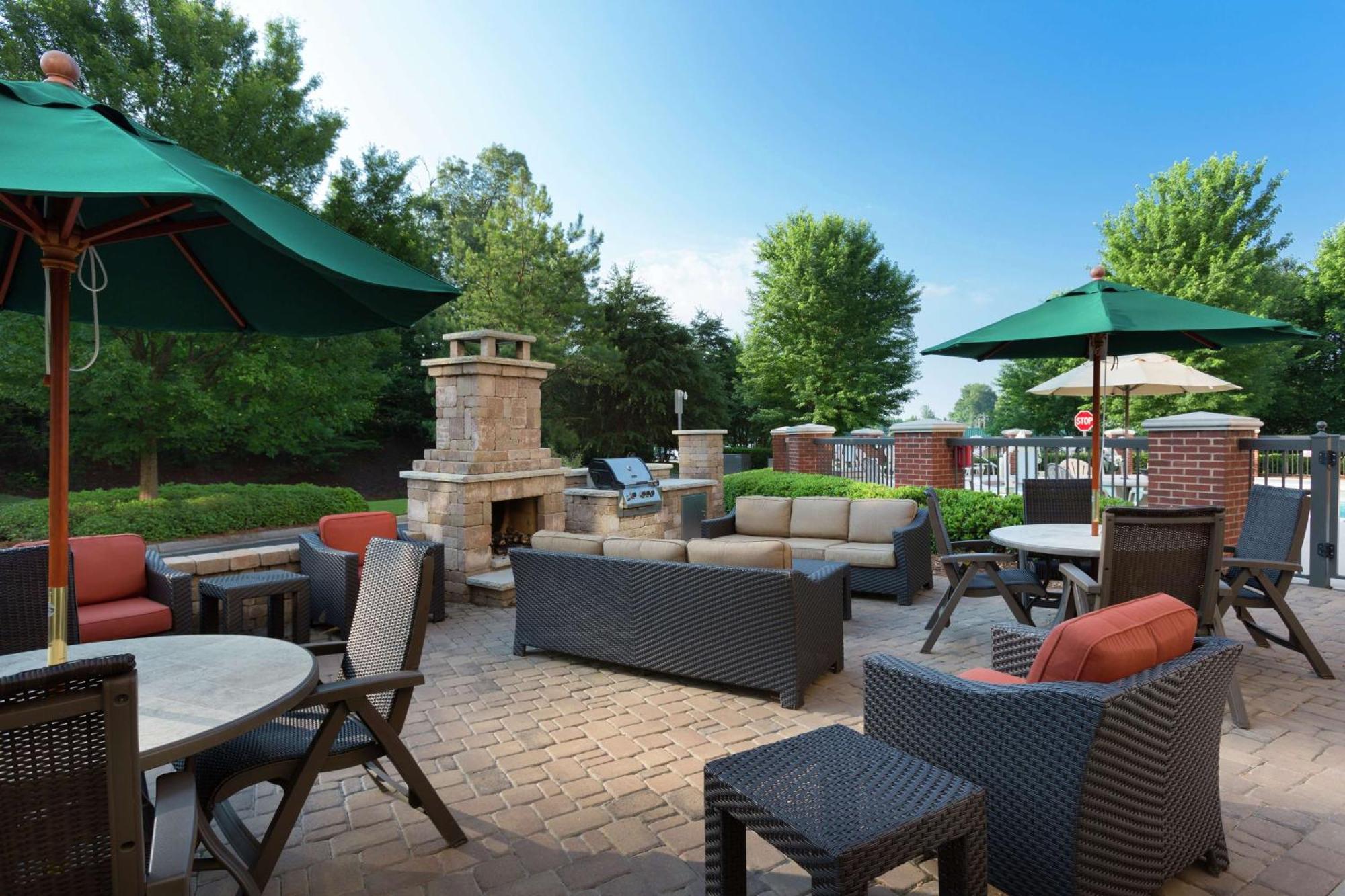 Hampton Inn Belmont At Montcross Εξωτερικό φωτογραφία
