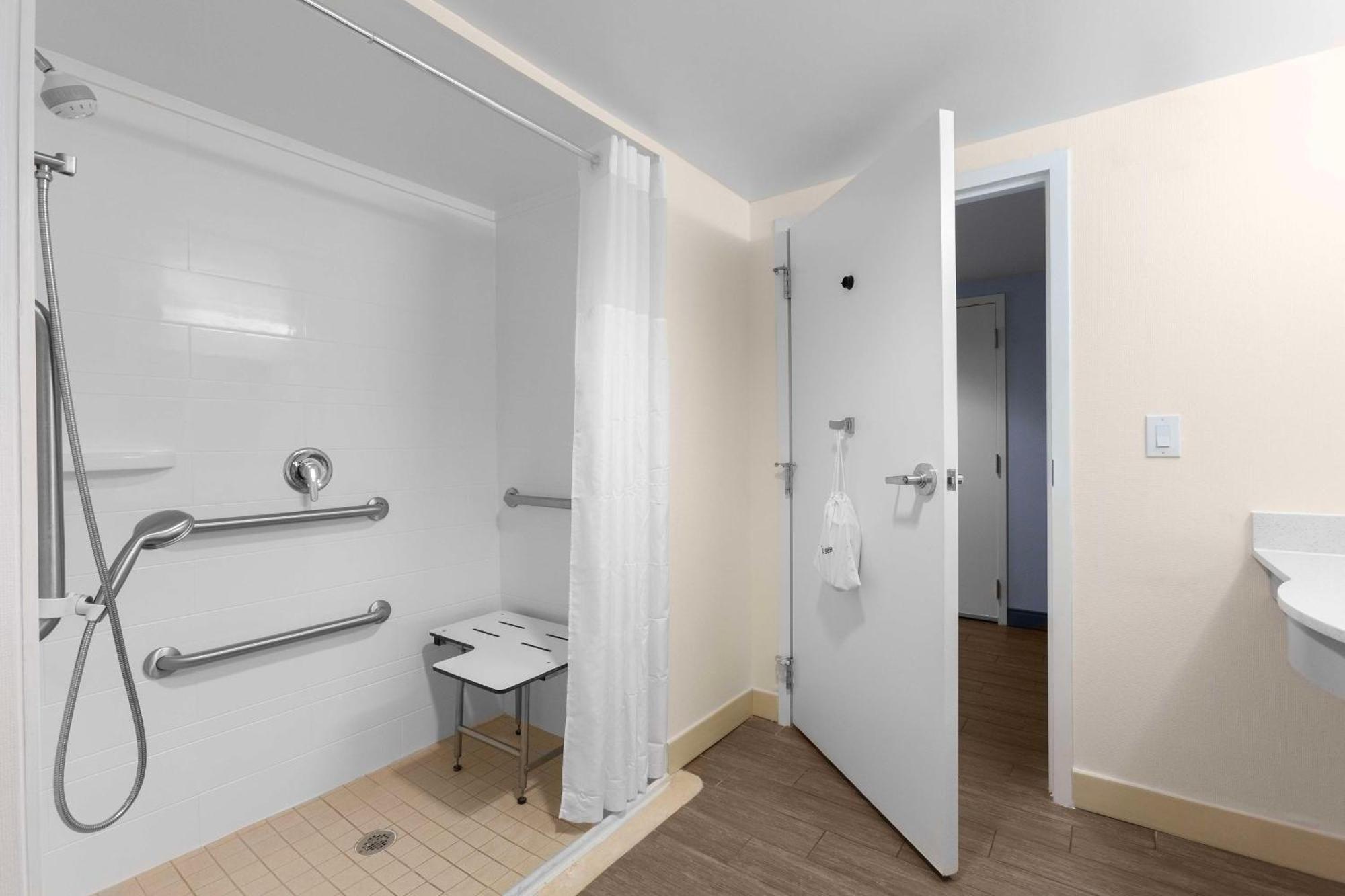 Hampton Inn Belmont At Montcross Εξωτερικό φωτογραφία
