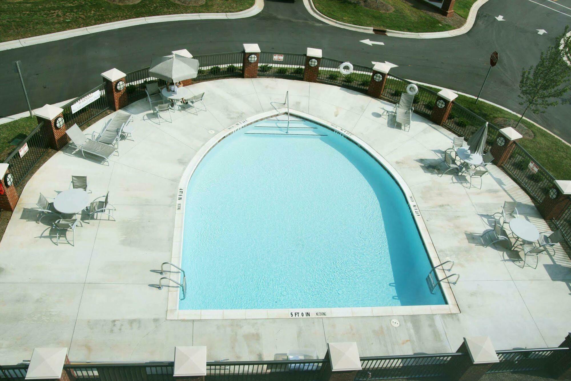 Hampton Inn Belmont At Montcross Εξωτερικό φωτογραφία